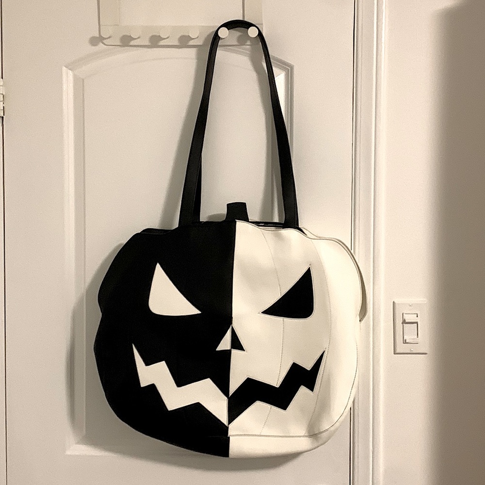 TRICKZ N' TREATZ Black & White Huge storge pumpkin bag